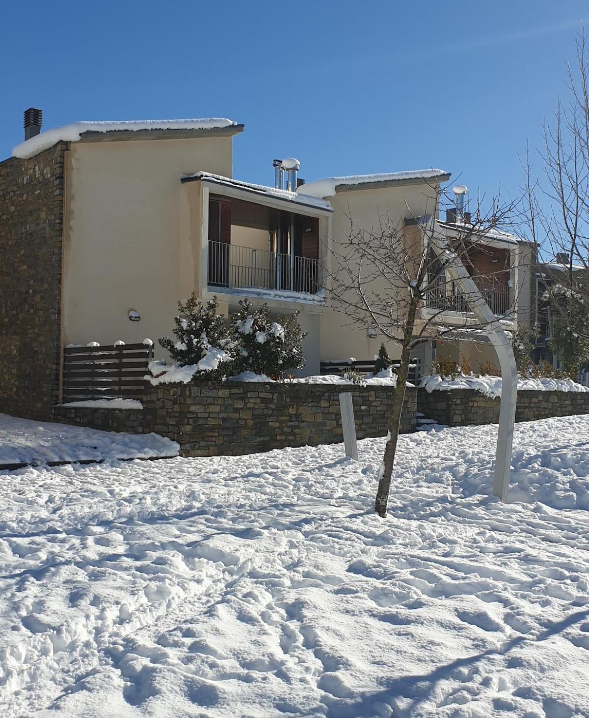 Chalet Adosado Entero, Bbq Y Piscina Comunitaria Sabinanigo Bagian luar foto