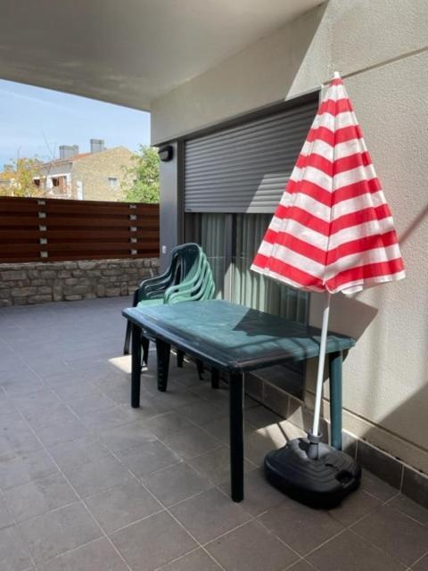 Chalet Adosado Entero, Bbq Y Piscina Comunitaria Sabinanigo Bagian luar foto