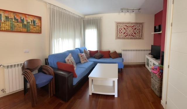 Chalet Adosado Entero, Bbq Y Piscina Comunitaria Sabinanigo Bagian luar foto